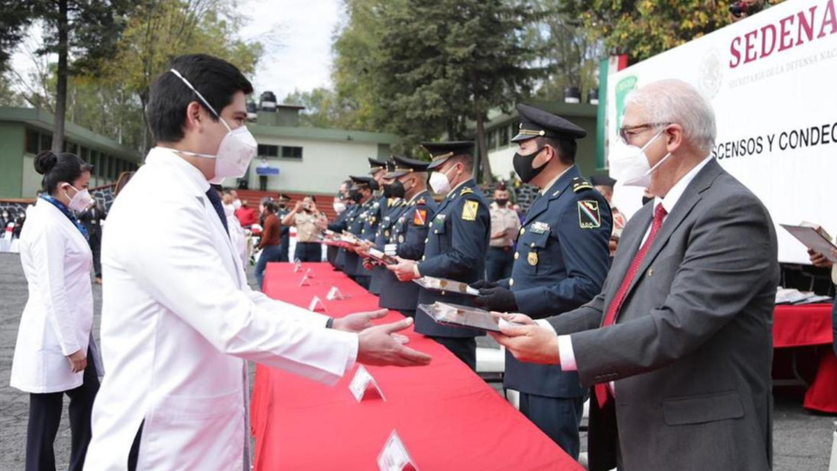 Ganadores de condecoración Miguel Hidalgo acusan que no les han dado premio en efectivo