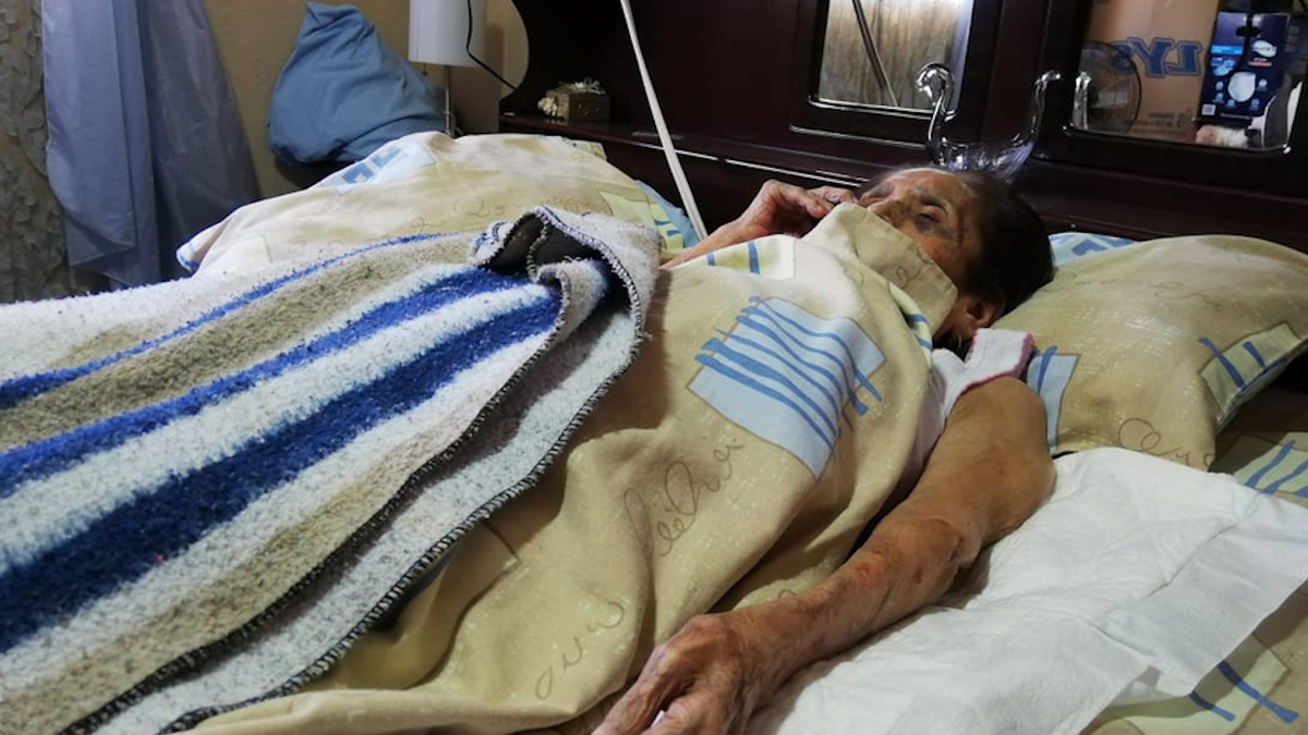 Guardia Nacional lleva vacuna a abuelita de 82 años