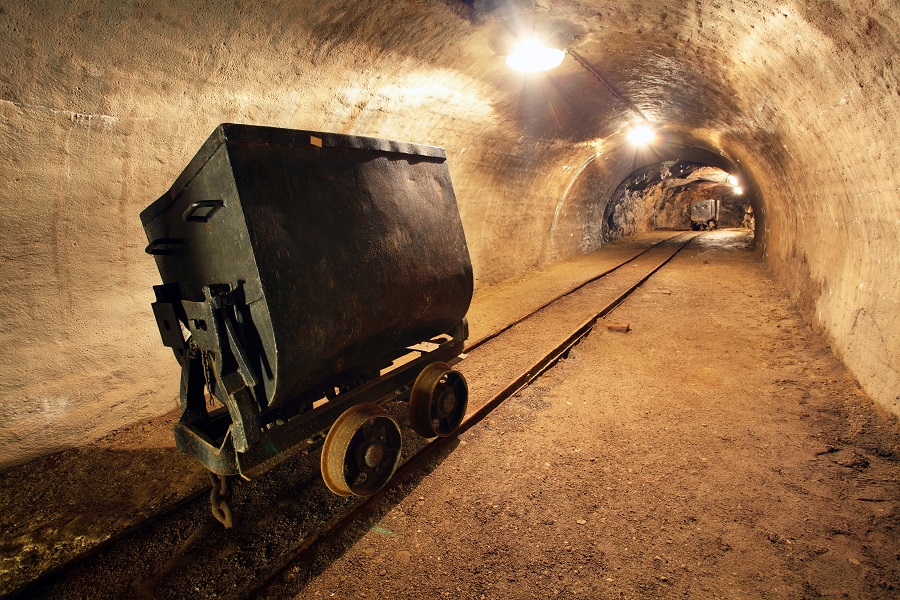 Tren subterráneo de mina de plata. (Shutterstock)