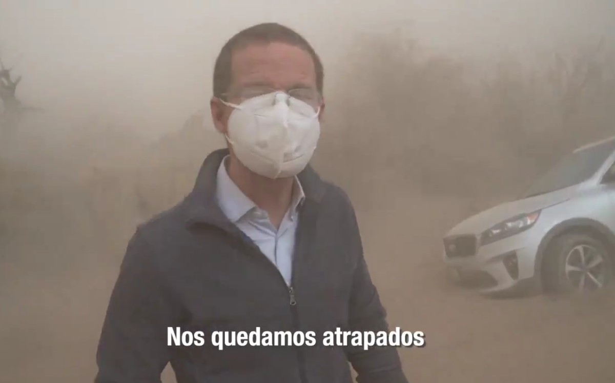 Según su video, Anaya es sorprendido por tormenta de arena en Villa Ahumada, Chihuahua. | Captura