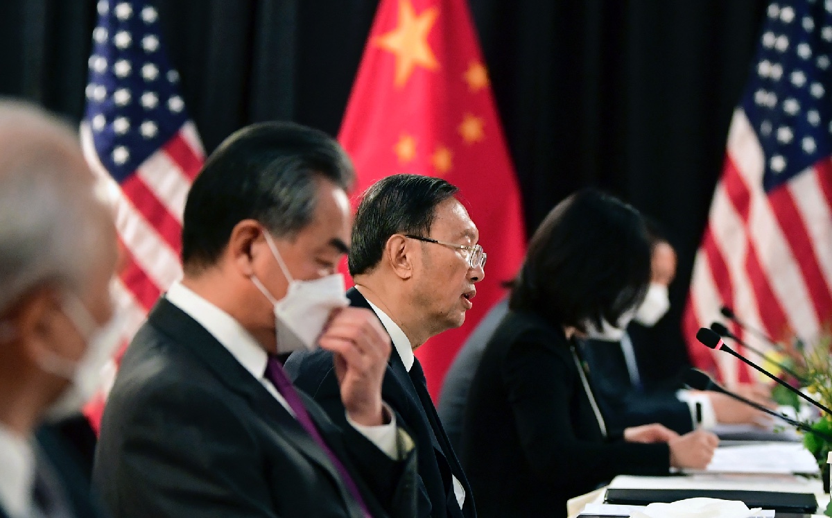 Yang Jiechi, líder de la delegación China en una reunión en Alaska. (AFP)
