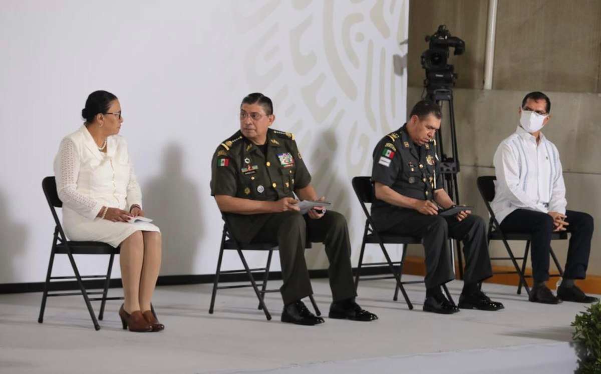 Funcionarios del gabinete de seguridad acudieron a la conferencia de prensa de hoy. (Cortesía)