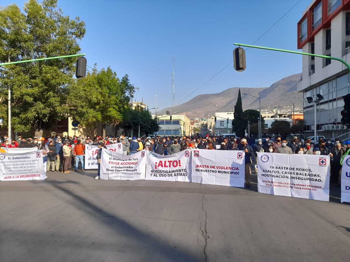 Protesta de cooperativistas y trabajadores de Cruz Azul frente al Palacio de Gobierno. (Teodoro Santos)