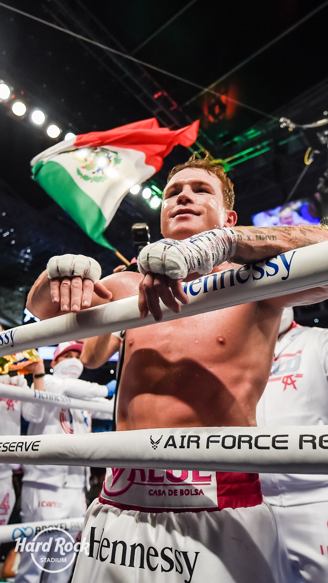 Saúl Álvarez, boxeador mexicano (Twitter @HardRockStadium)