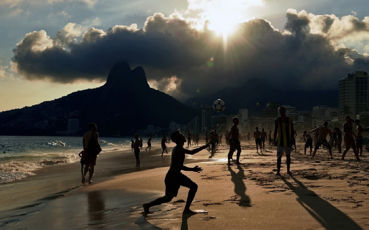 Brasil atraviesa el peor momento de la pandemia, pues a diario se registran hasta 2 mil muertos por covid-19. (AFP)