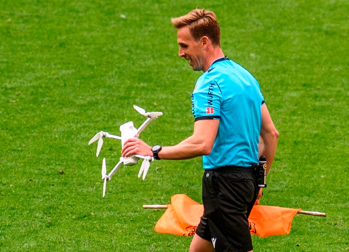 Cae dron en el partido Athletic vs Eibar (EFE)