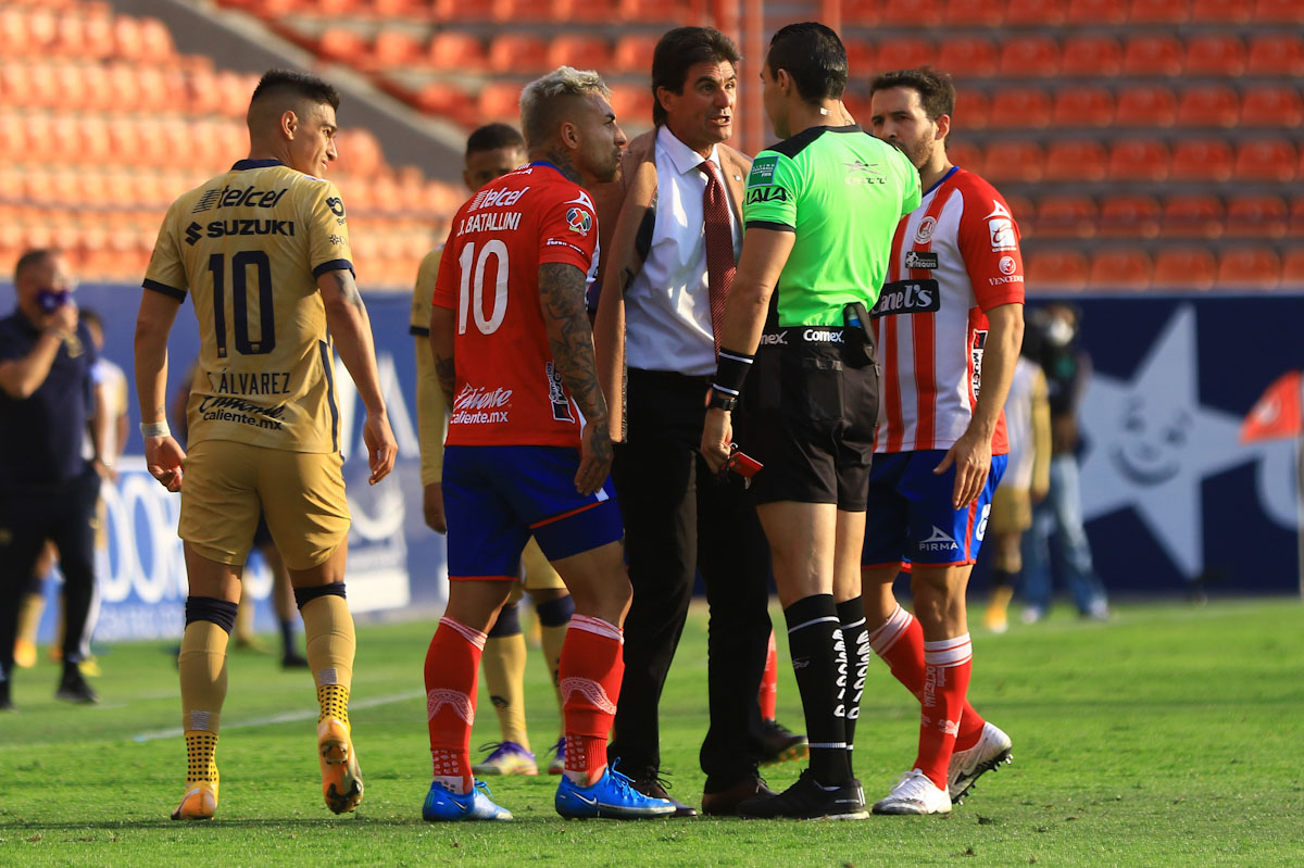 Momento de la expulsión de Leonel Rocco (Imago7)