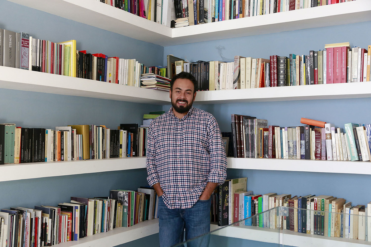 El poeta se considera una persona introvertida y un seguidor del Guadalajara. (Andrés Lobato)