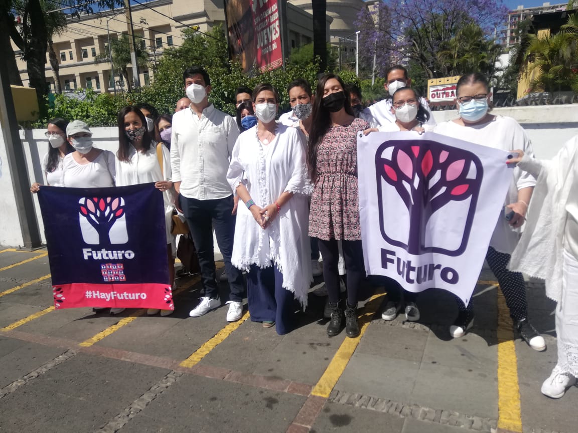 Dolores Pérez Lazcarro registra planilla (Josefina Ruiz)