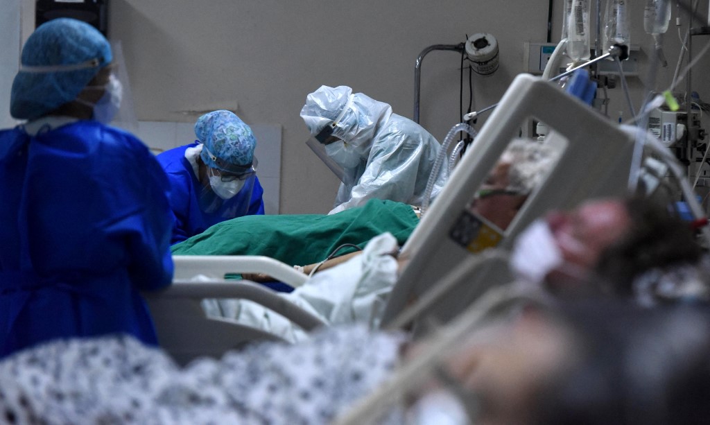 Los hospitales en Paraguay se encuentran con la ocupación máxima tras casos de covid-19. | AFP