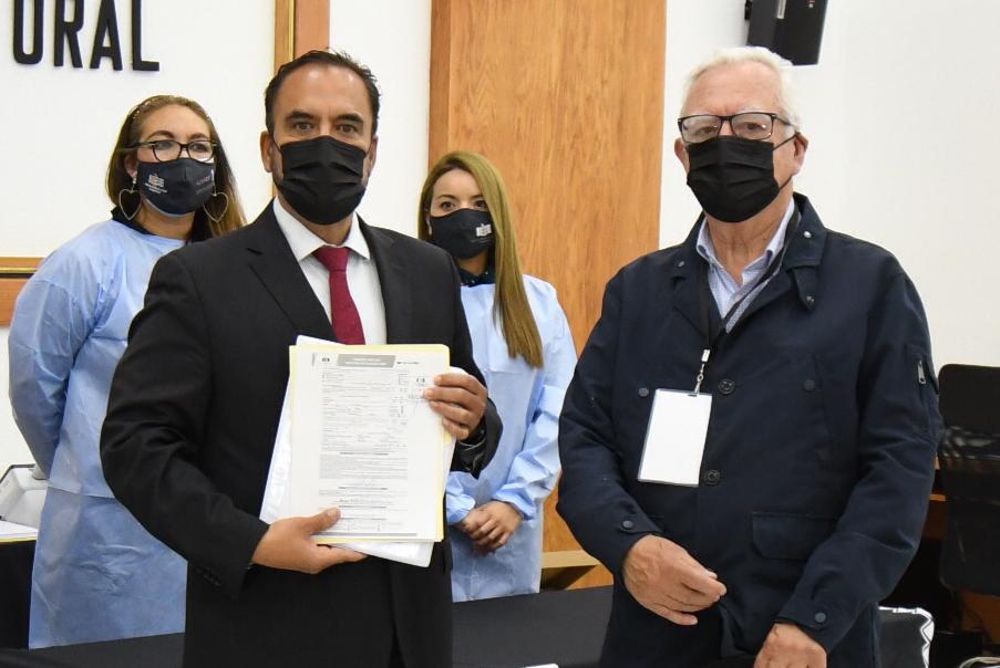 Juan Carlos Loera de la Rosa se registró como candidato a la gubernatura de Chihuahua. (Juan José García Amaro)