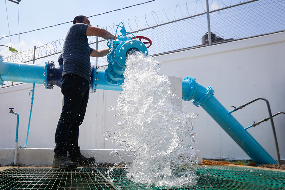 El mantenimiento y creación de pozos de agua permite una mayor distribución del líquido. | Foto: Araceli López