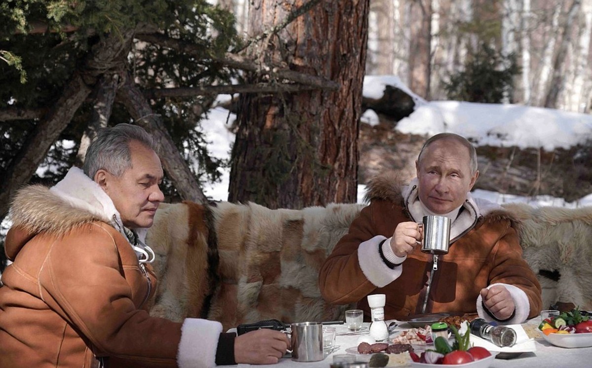 Además de hacer senderismo, Putin y Shoigú también usaron un todoterreno. | Kremlin