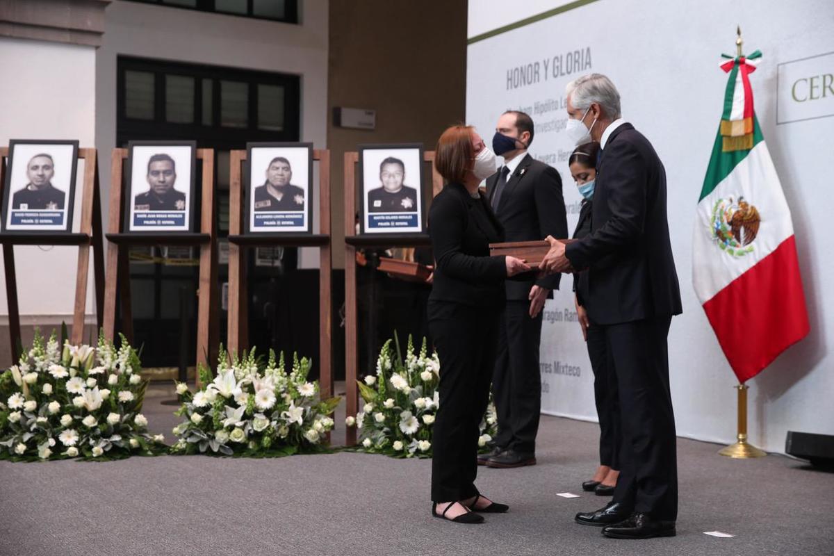 En una ceremonia se hizo su último pase de lista, para escuchar el toque de silencio y salvas de honor. (Especial)