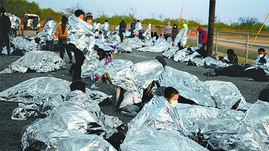 Crisis en la frontera amenaza la luna de miel de Joe Biden