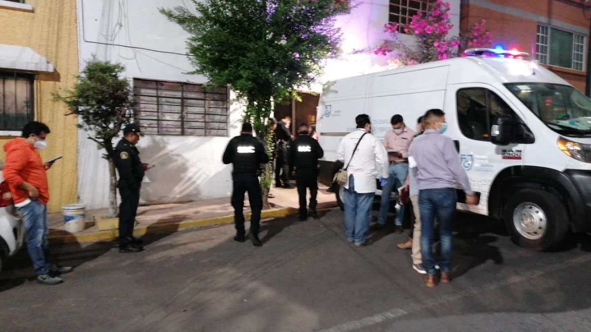 Elementos de la Fiscalía capitalina acudieron al lugar de los hechos | Especial
