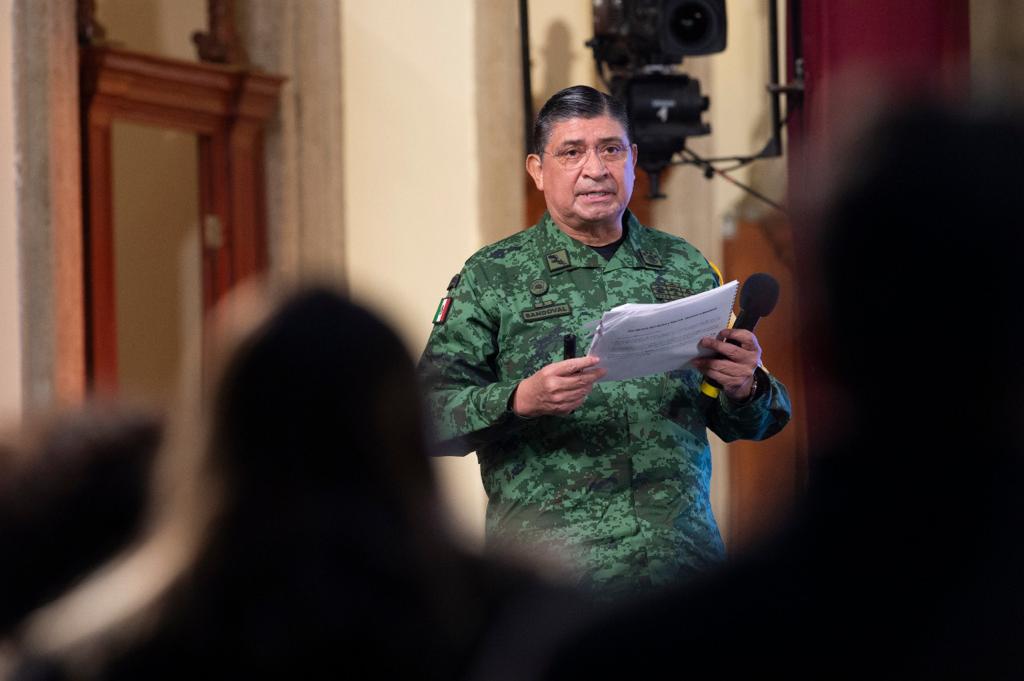 El general Luis Cresencio Sandoval presentó los avances sobre el combate al huachicol durante La Mañanera. (Especial)