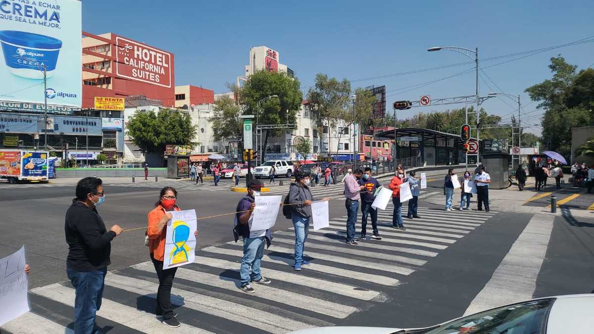Los manifestantes bloquean Eje 3 sur Baja California.