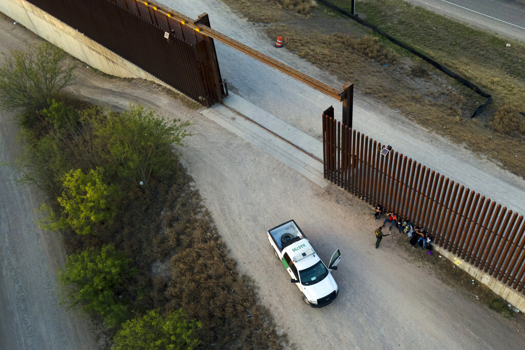 Los migrantes están buscando llegar, por todos los medios, hacia Estados Unidos. (AP)