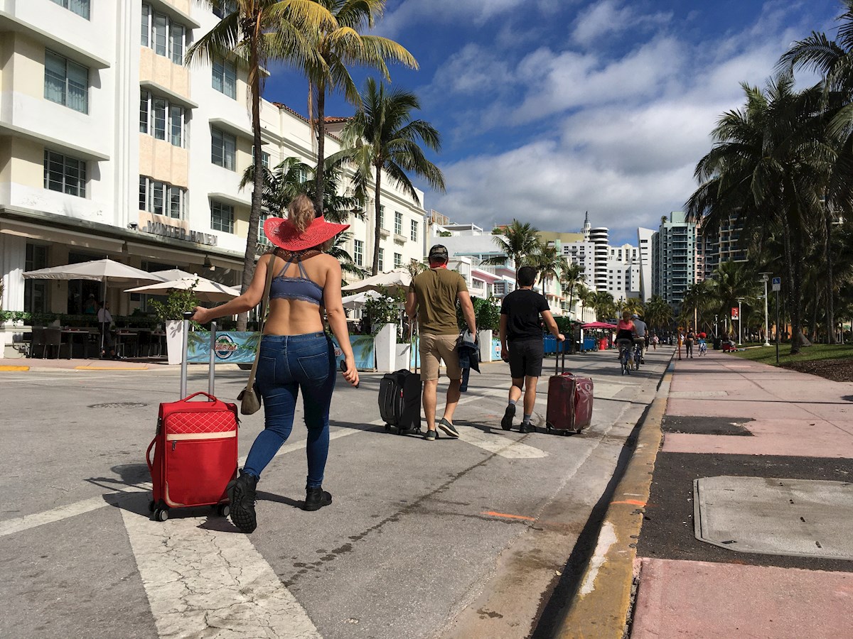 Hoy varios turistas se han ido un día después de los hechos de violencia en Miami, Florida. | EFE