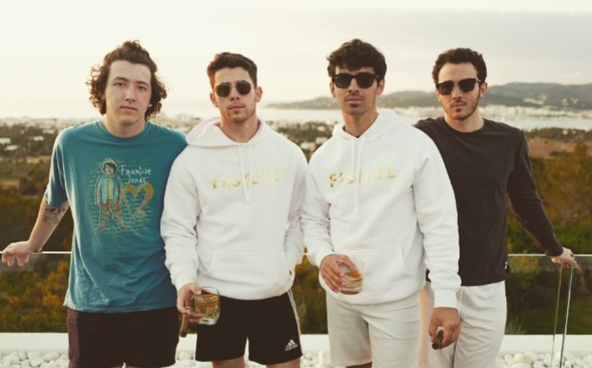 Hermano menor de los Jonas Brothers revela que intentó suicidarse