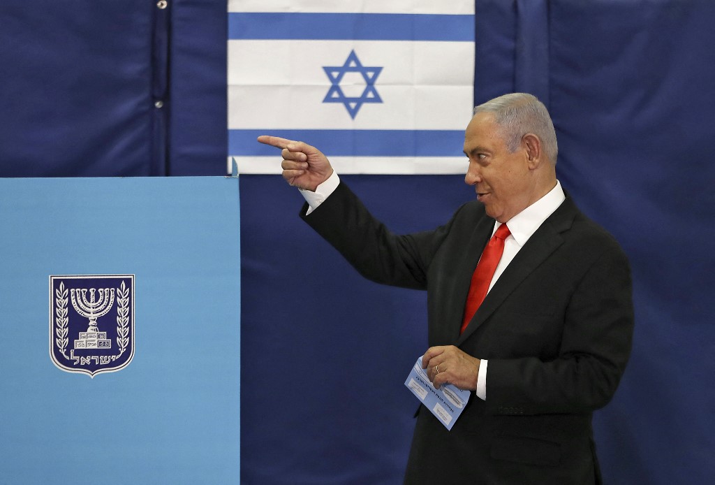 El primer ministro de Israel, Benjamin Netanyahu, votando en elecciones parlamentarias de Israel. (AFP)