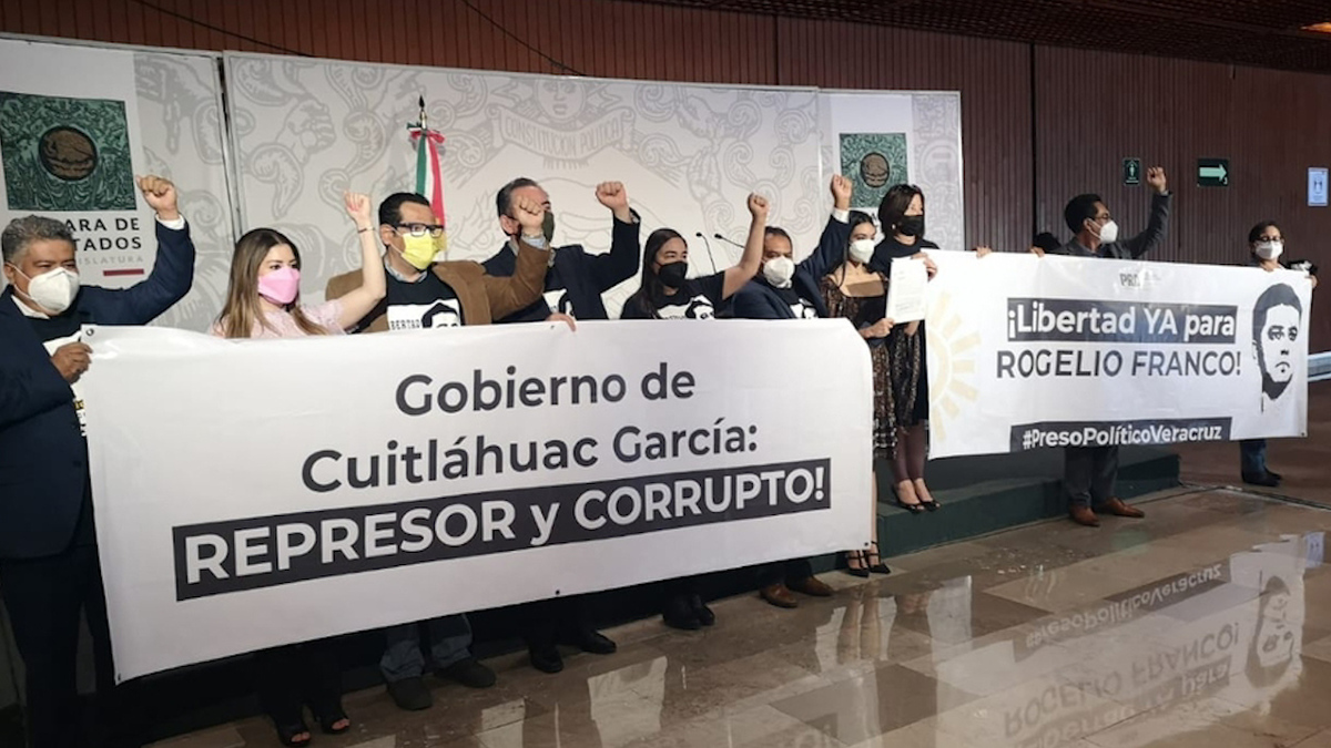 PRD en San Lázaro presenta demanda de juicio político contra gobernador de Veracruz