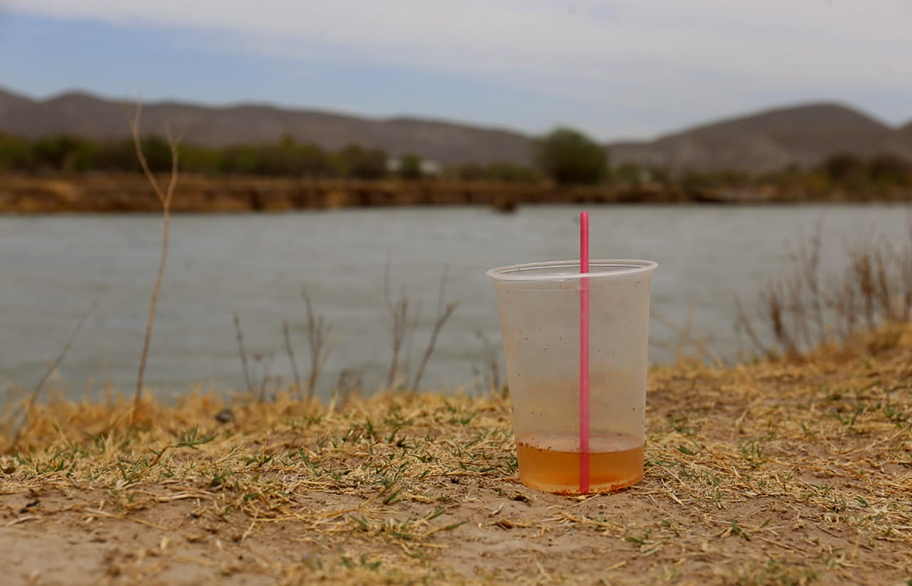 Basura en el Río Nazas. (Rolando Riestra)