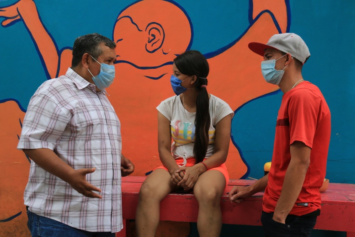 Karina prefirió seguir su camino hacia los Estados Unidos, en lugar de recibir atención médica en Tabasco. (Manuel López)