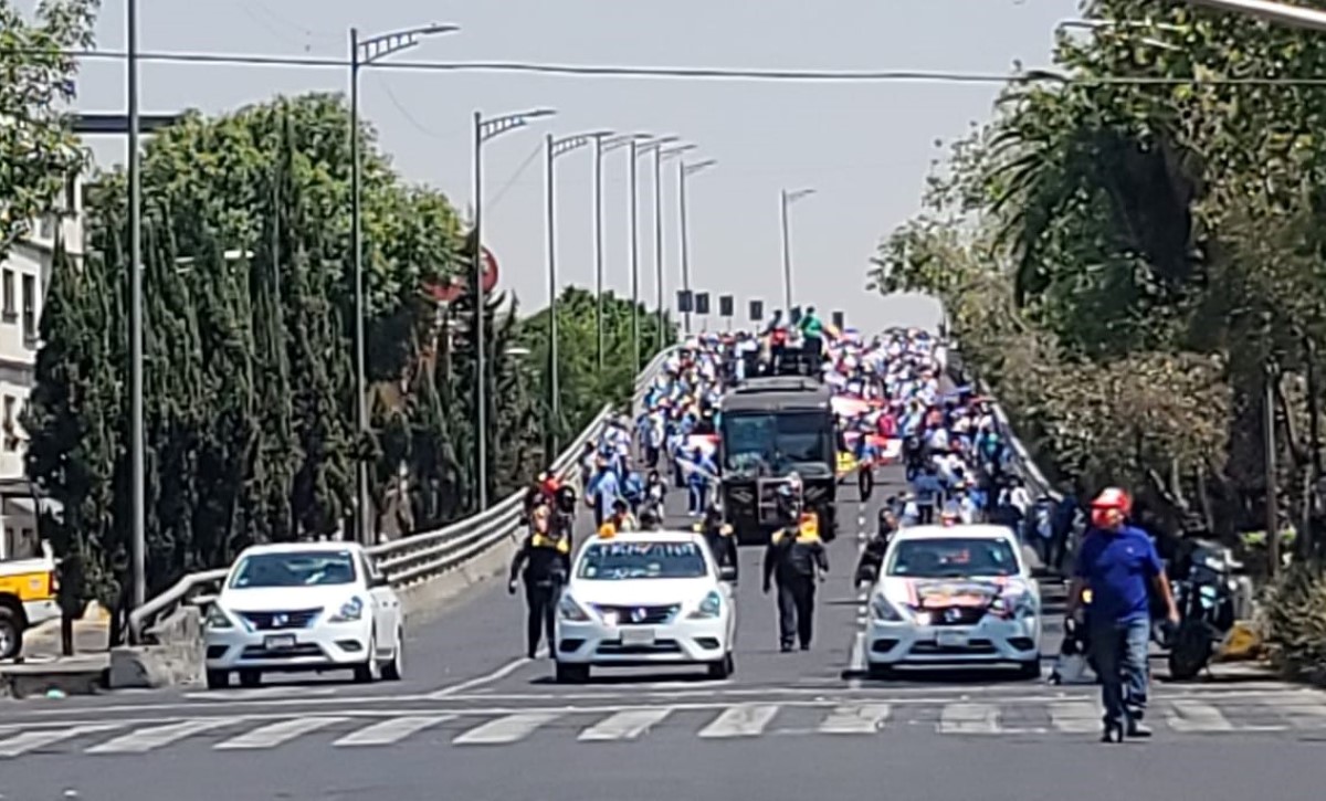 Los manifestantes marchan rumbo al Zócalo de CdMx. | Ramón Ramírez