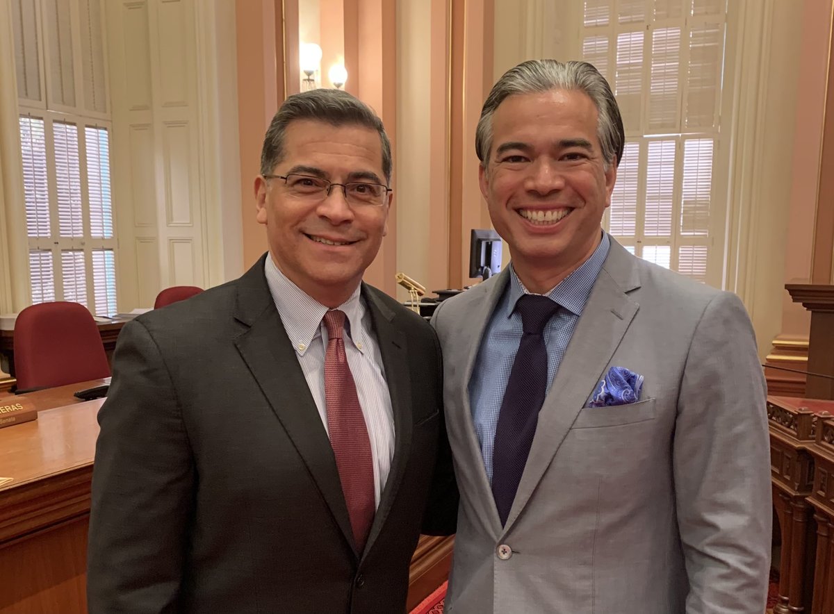 Xavier Becerra, ex fiscal general de California  junto a Rob Bonta.