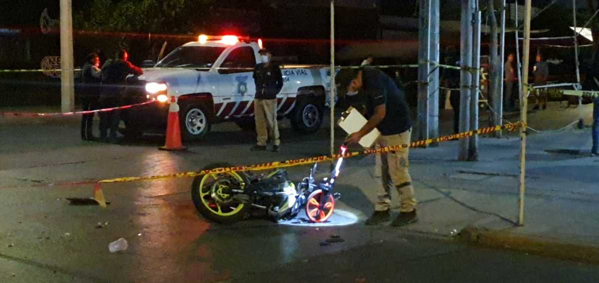El accidente ocurrió en la calle Francisco Sarabia y al cruce con avenida República en Guadalajara. (Juan Carlos Munguía)