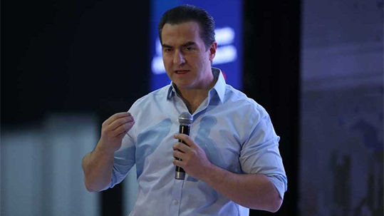 Adrián de la Garza advierte a empresarios de la construcción que salir del Pacto Fiscal traería más riesgos para Nuevo León