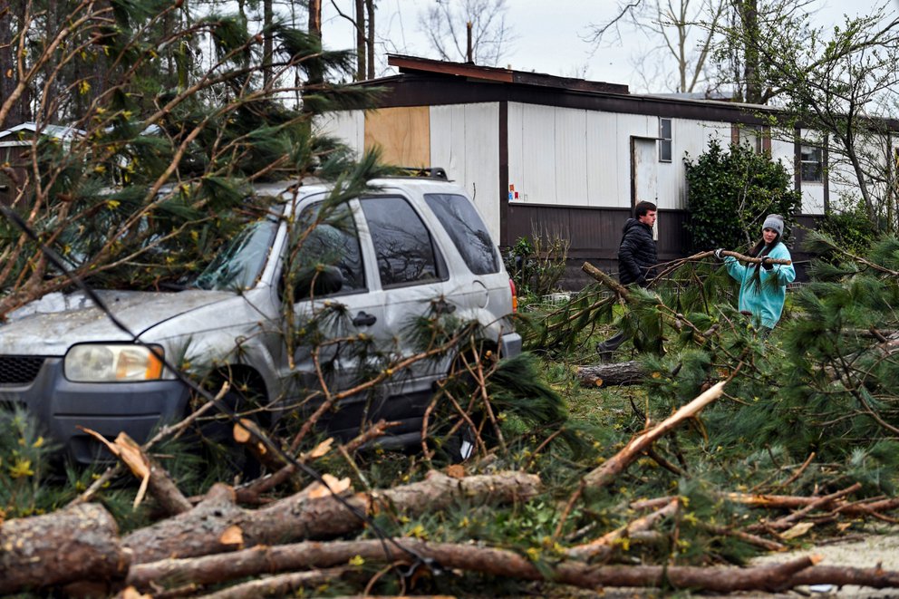 El director de Gestión de Emergencias de Alabama, Brian Hastings, instó a los habitantes del estado a mantenerse en guardia. (EFE)