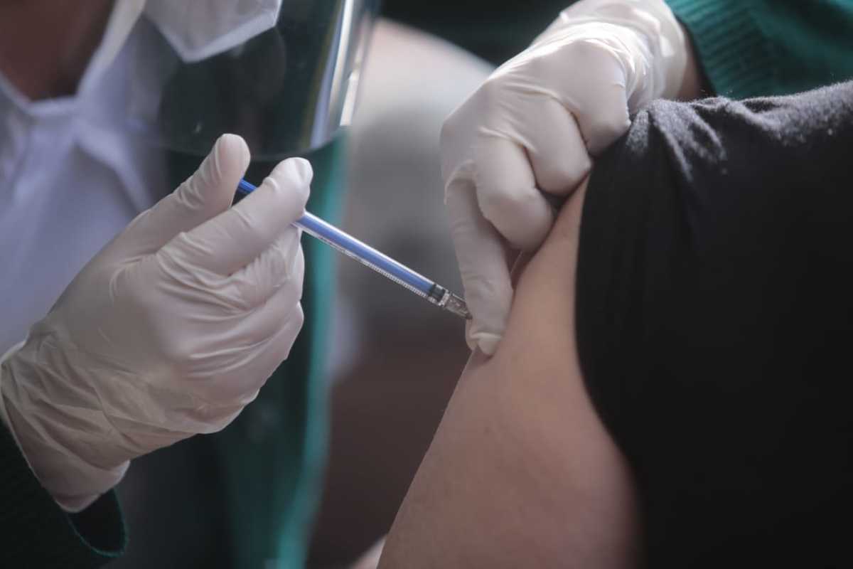 Se asignaron 200 profesionales de salud para las aplicaciones. (Tania Contreras)