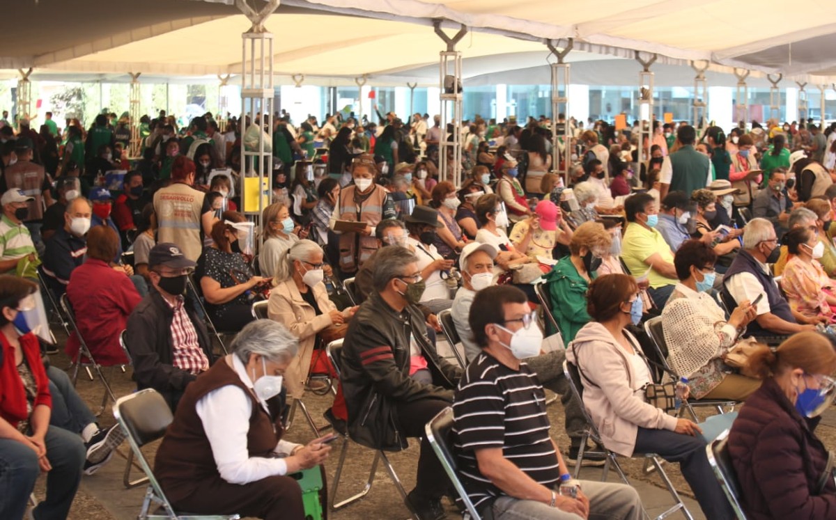 Continúa la aplicación de vacunas en la alcaldía Coyoacán. (Juan Carlos Bautista)