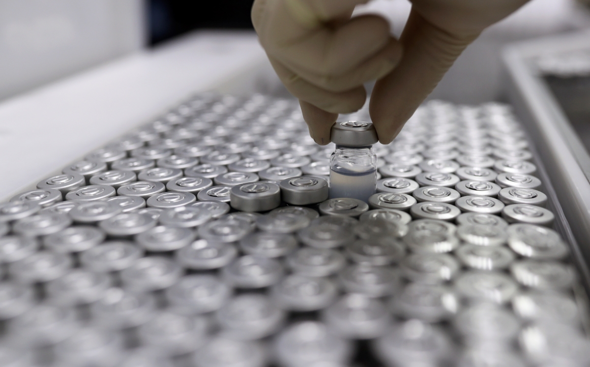 En total se entregarán 2.7 millones de vacunas de la farmacéutica británica, las cuales son parte del acuerdo con el gobierno. (Reuters)