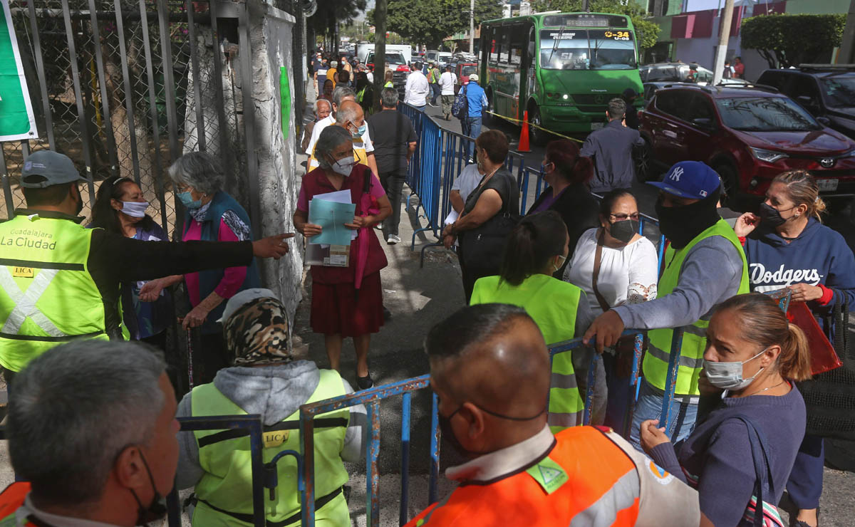 Guadalajara tuvo nueva jornada de vacunación contra covid-19 (Fernando Carranza)