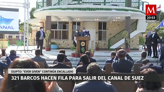 321 barcos hacen fila para salir del Canal de Suez