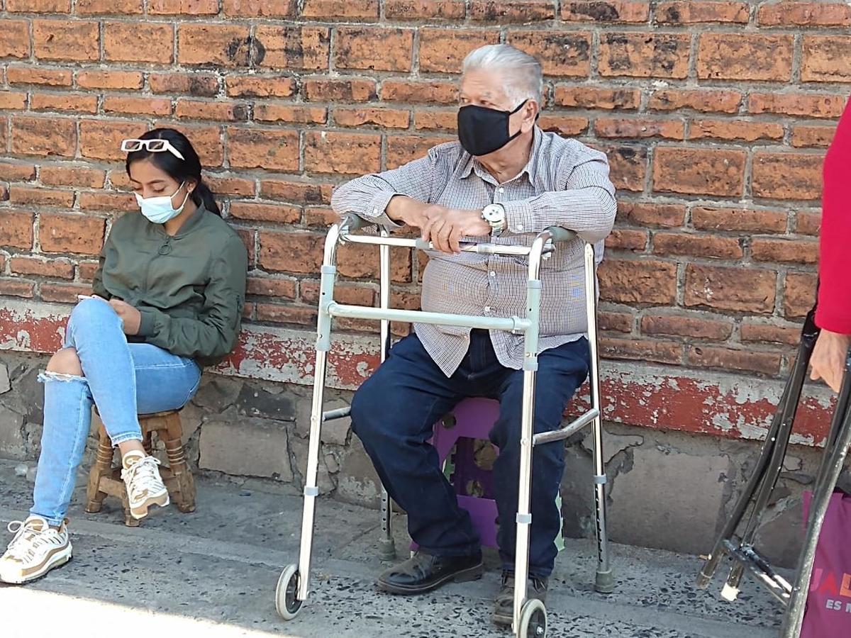 Así fue el largo camino de Don Cristóbal para lograr ser vacunado contra el covid (Roberto Hurtado)