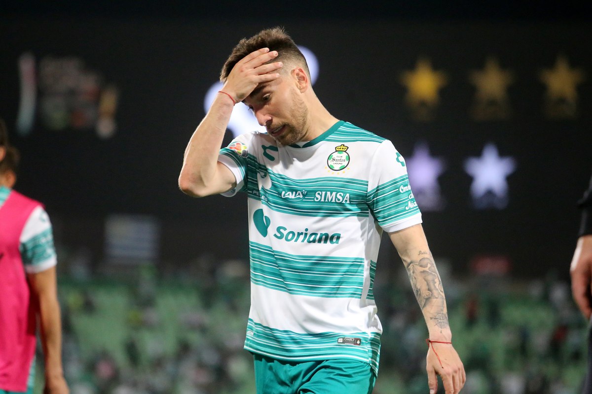 El charrúa se perderá el partido contra Chivas. (Rolando Riestra)