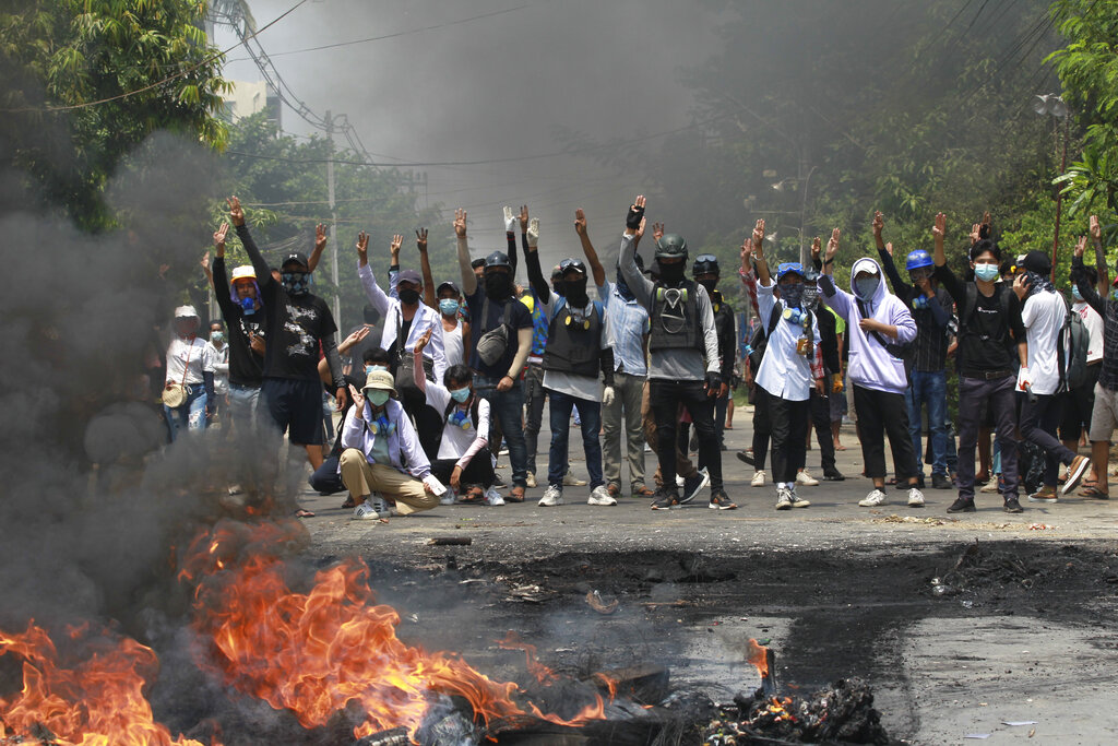 El golpe militar cumplirá dos meses este abril con protestas en las calles. (AP)
