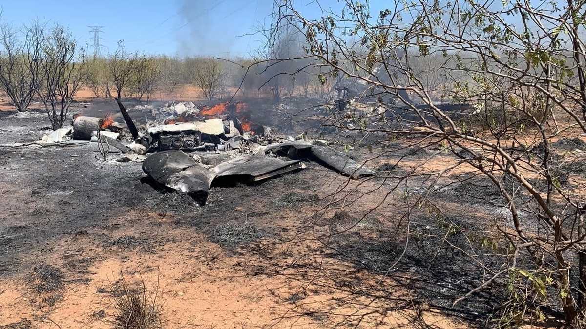 La avioneta quedó completamente destruida tras el accidente. (Especial)