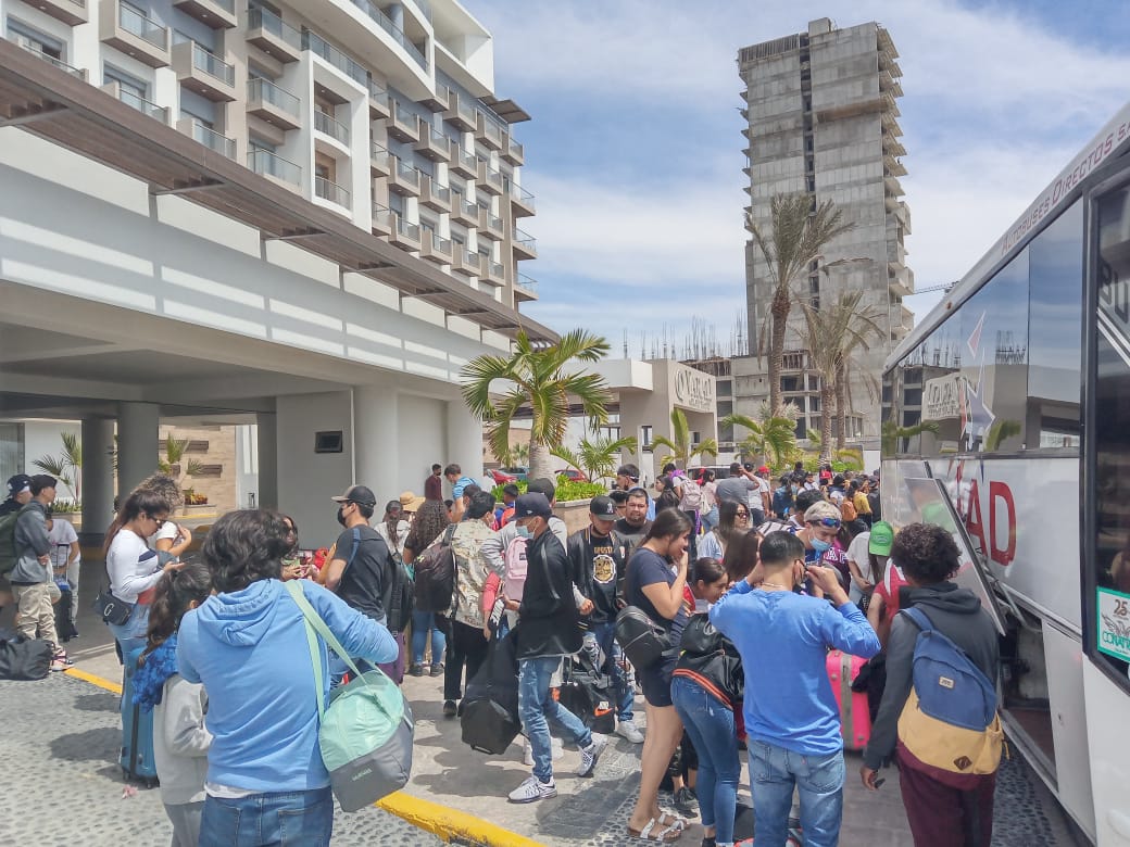 La llegada de turistas se incrementó este fin de semana por el inicio de la semana santa. (Adriana Carlos)
