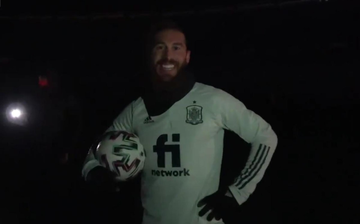 Sergio Ramos, durante el apagón en el entrenamiento de España (Especial)