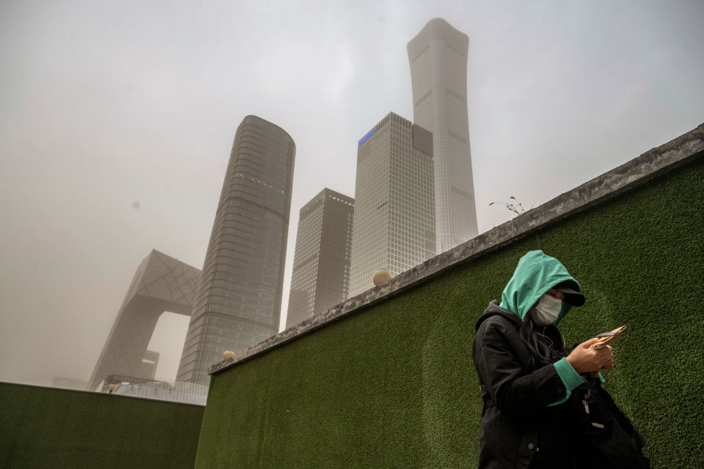Tormenta de arena en China, a mediados de marzo de 2021. Foto: Kevin Frayer/Getty Images