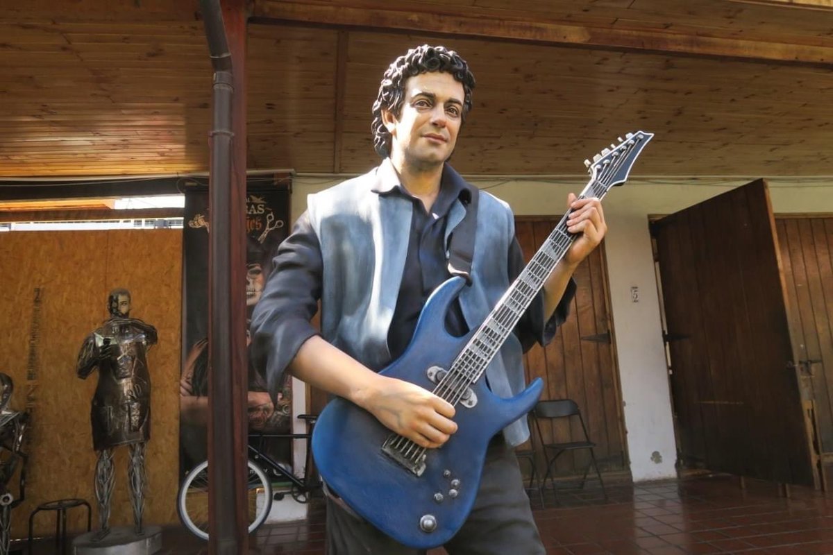 Escultura de Gustavo Cerati en Argentina.
