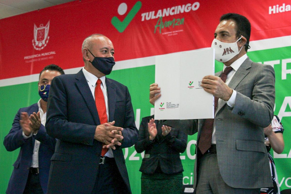 Jorge Márquez, presidente municipal de Tulancingo, Omar Fayad, gobernador de Hidalgo. (Cortesía)
