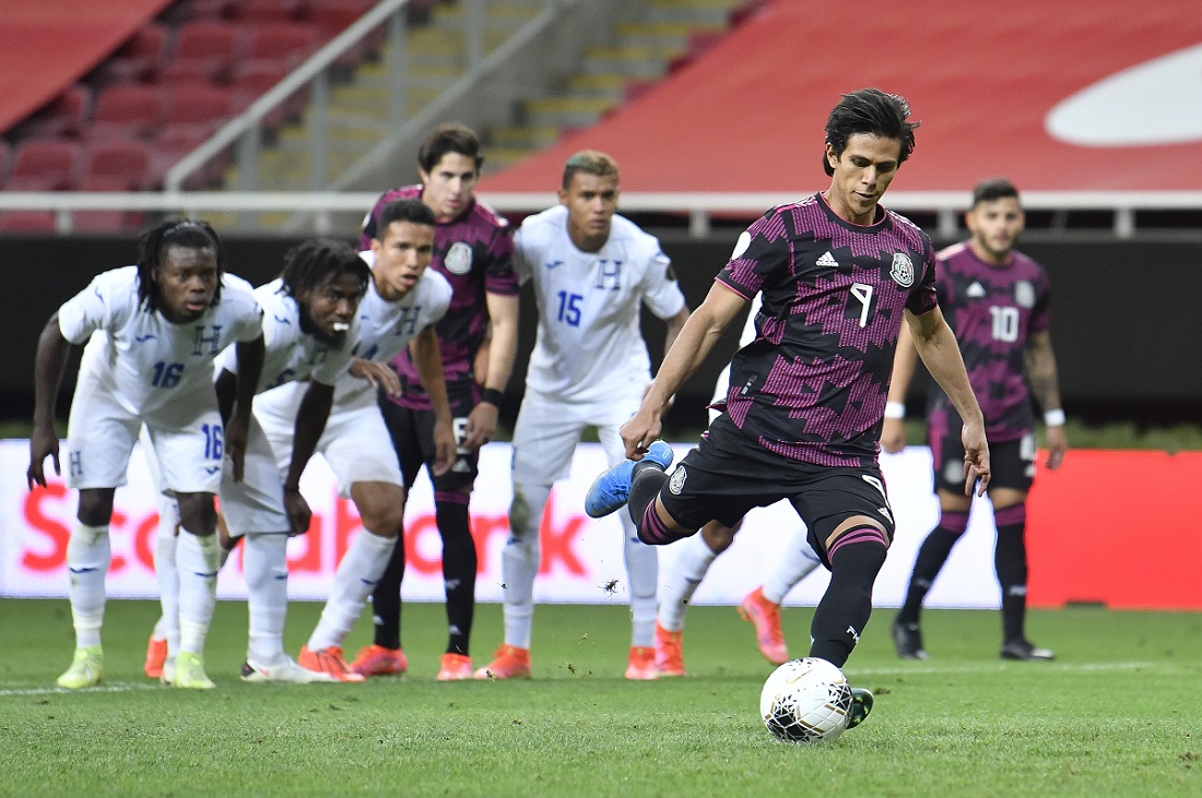 Macías marcó el tanto que le dio el empate a México ante el Tri (Imago7)