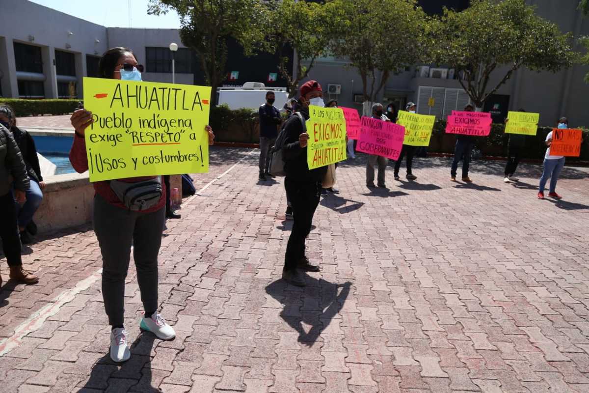 Protesta de habitantes de la comunidad de Ahuatitla, San Felipe Orizatlán. (Jorge Sánchez)